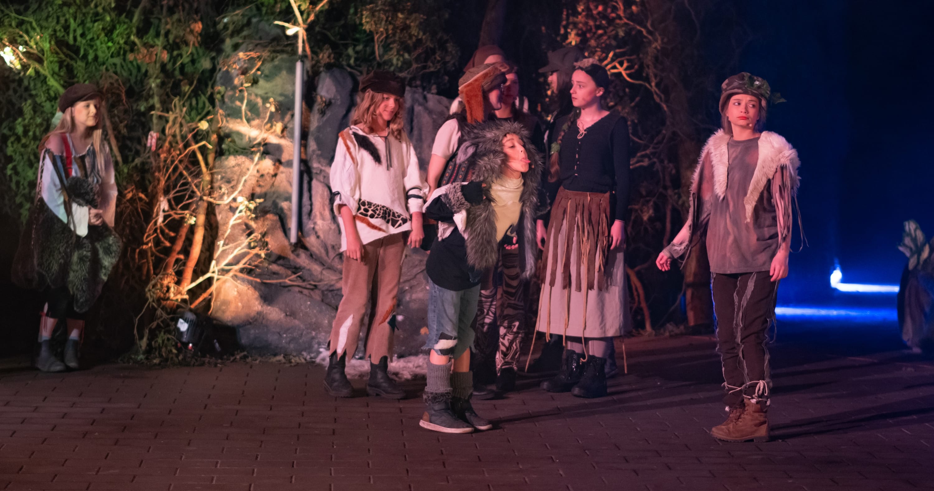 Kids bei der Aufführung von Peter Pan in der Balver Höhle, veranstaltet von den Festspielen Balver Höhle.