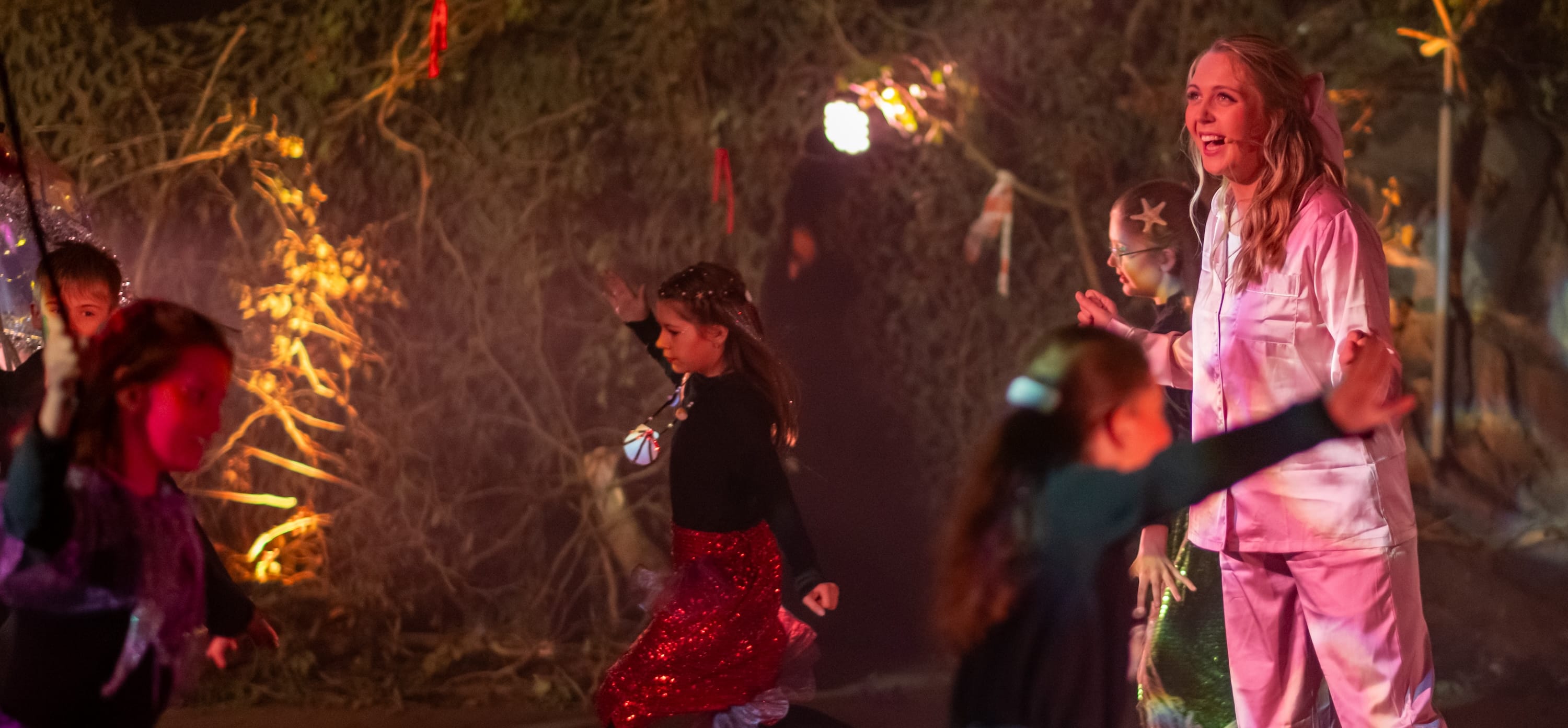 Die Hauptdarstellerin von Peter Pan in der Balver Höhle bei einer Aufführung der Festspiele Balver Höhle.